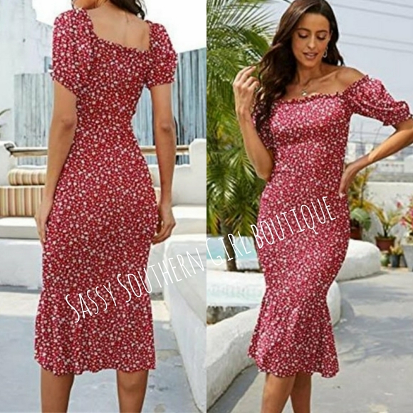 🆕⭐Red floral smocked bodycon midi dress - Picture 2 of 7